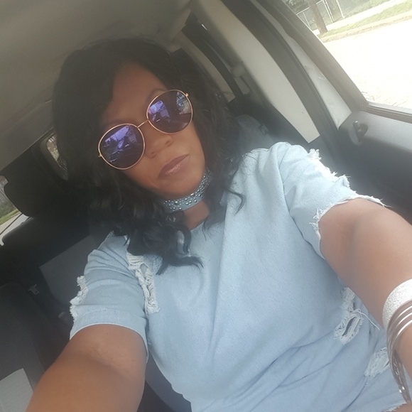 🦋 Meet Your Posher 🦋 - Picture 4 of 5